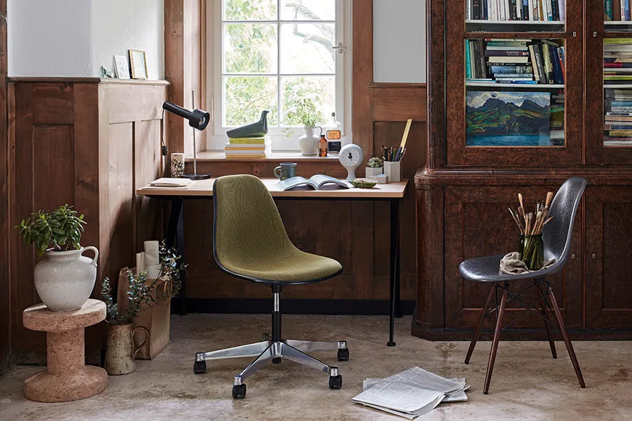 Eames Plastic Side Chair PSCC fra Vitra