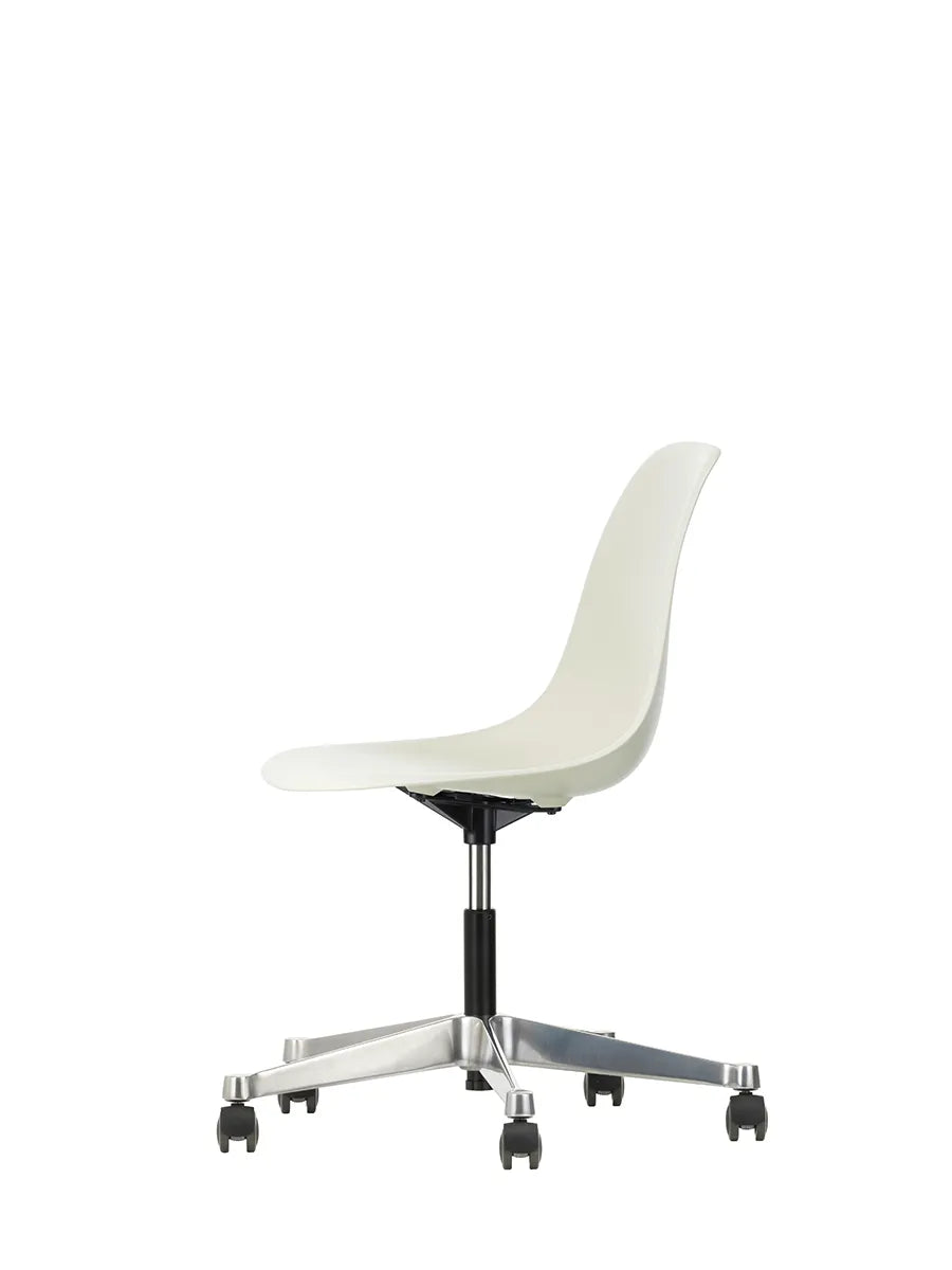Eames Plastic Side Chair PSCC fra Vitra