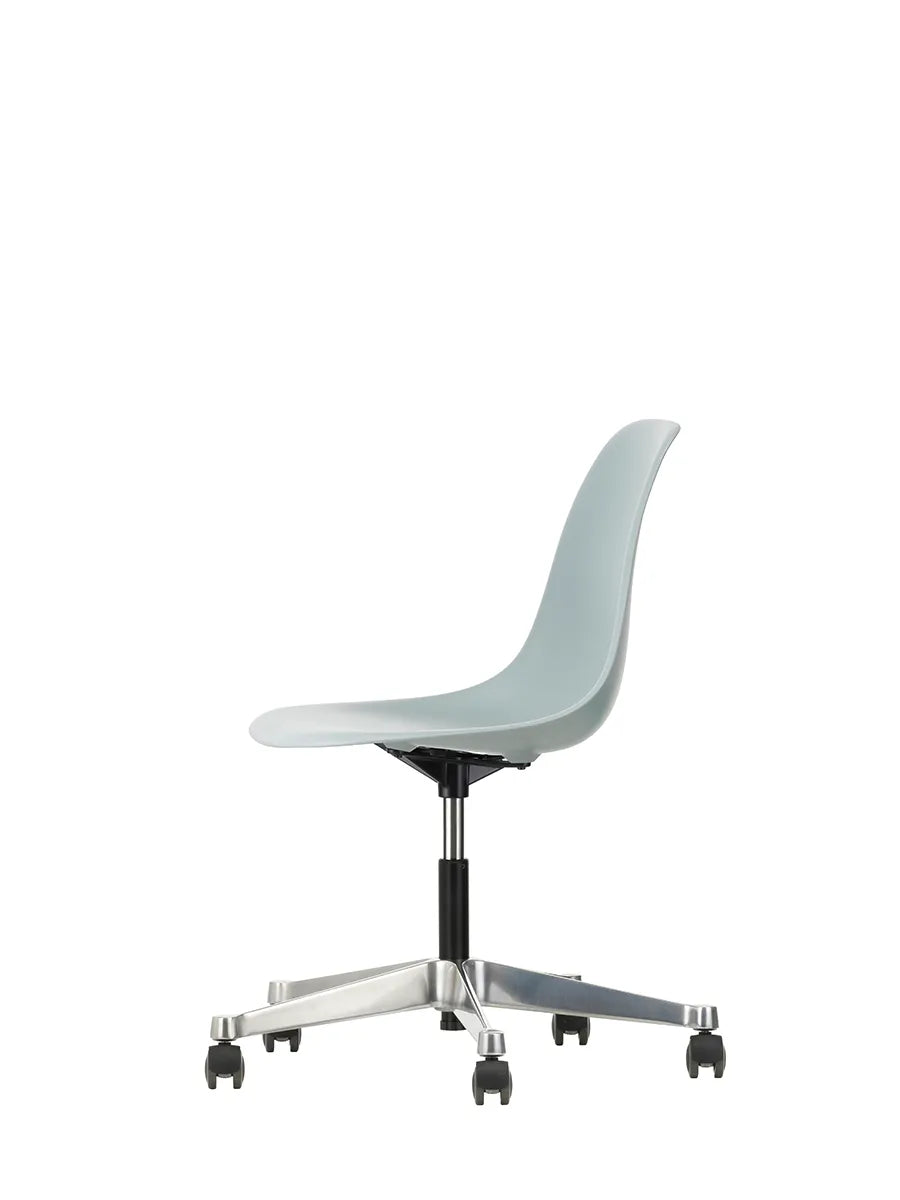 Eames Plastic Side Chair PSCC fra Vitra