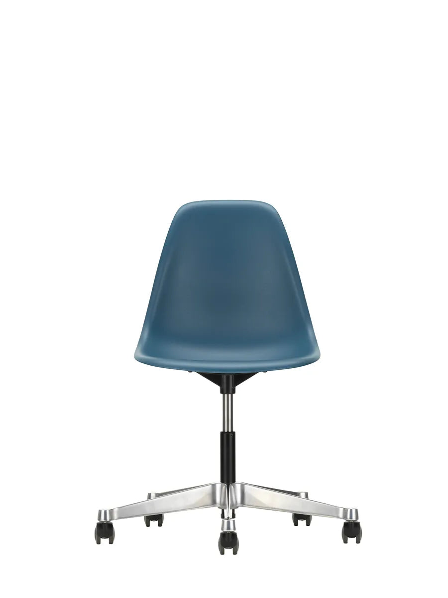 Eames Plastic Side Chair PSCC fra Vitra - Sea blue - Jacobsen Plus