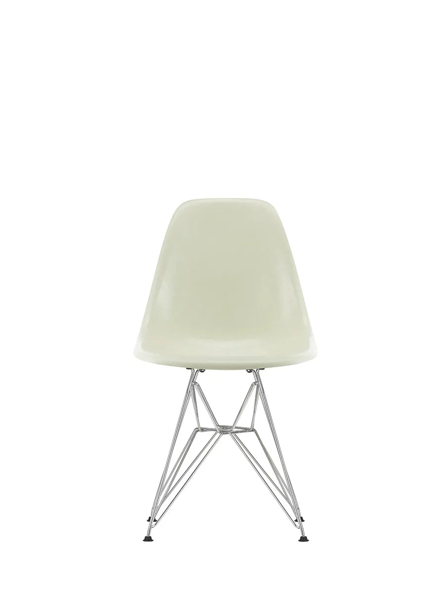 Eames Fiberglass Chair DSR, krom fra Vitra