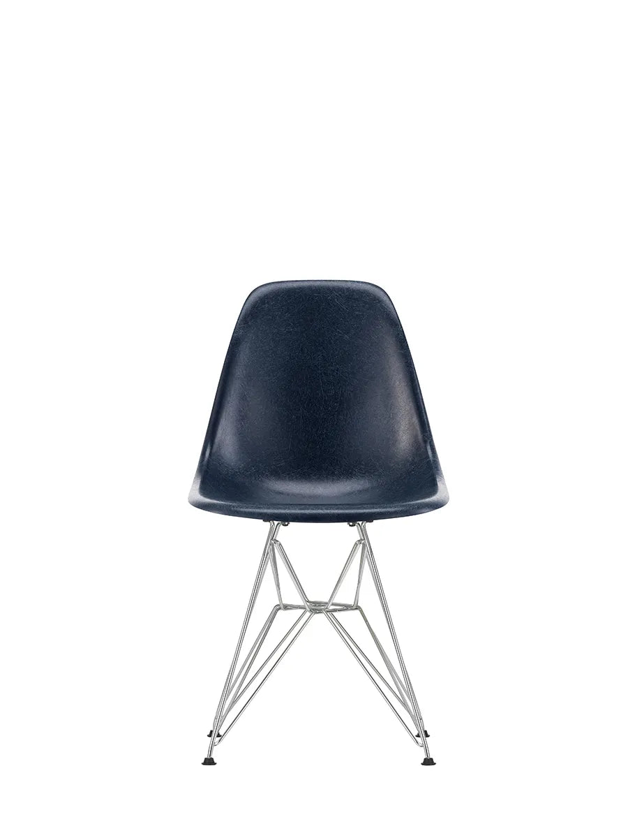 Eames Fiberglass Chair DSR, krom fra Vitra - Eames Navy Blue - Jacobsen Plus