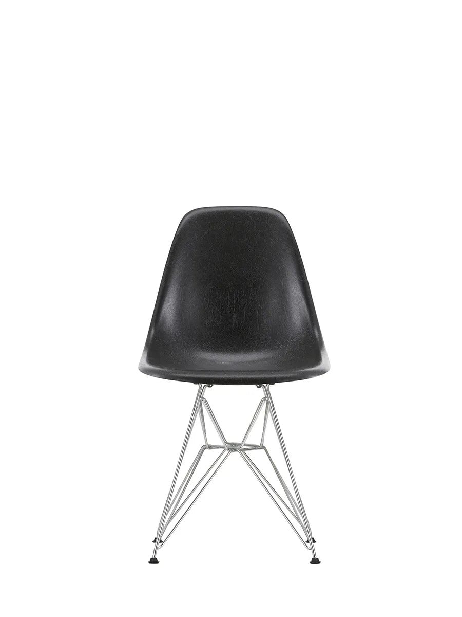 Eames Fiberglass Chair DSR, krom fra Vitra