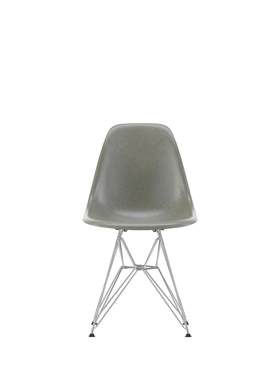 Eames Fiberglass Chair DSR, krom fra Vitra - Eames Raw Umber - Jacobsen Plus