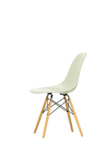 Eames Fiberglass Chair DSW, lys ahorn fra Vitra - 12 - Jacobsen Plus