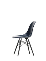 Eames Fiberglass Chair DSW, sortlakeret ahorn fra Vitra - 8 - Jacobsen Plus