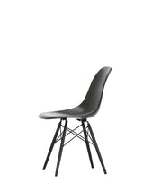 Eames Fiberglass Chair DSW, sortlakeret ahorn fra Vitra - 6 - Jacobsen Plus