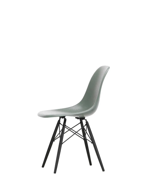 Eames Fiberglass Chair DSW, sortlakeret ahorn fra Vitra - Eames Sea Foam Green - Jacobsen Plus