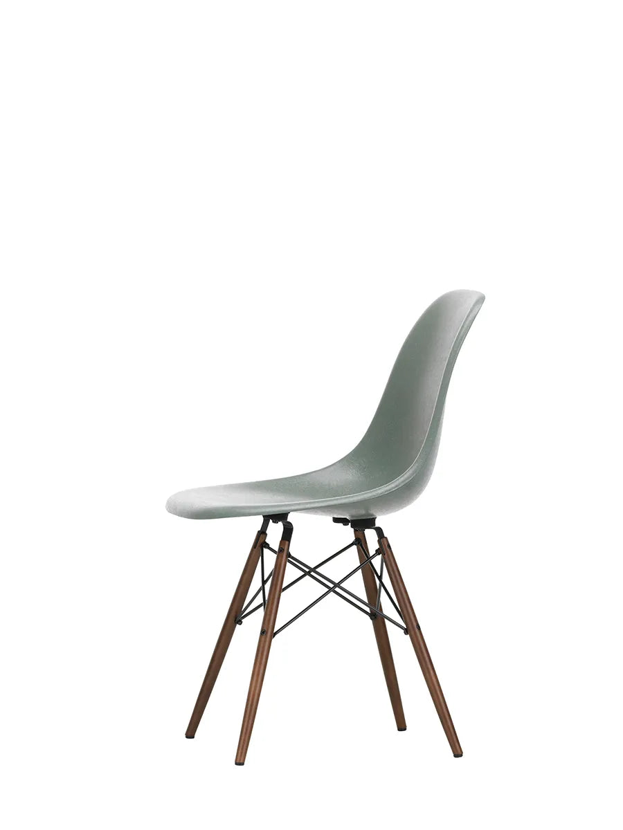 Eames Fiberglass Chair DSW, mørkbejdset ahorn fra Vitra - 4 - Jacobsen Plus