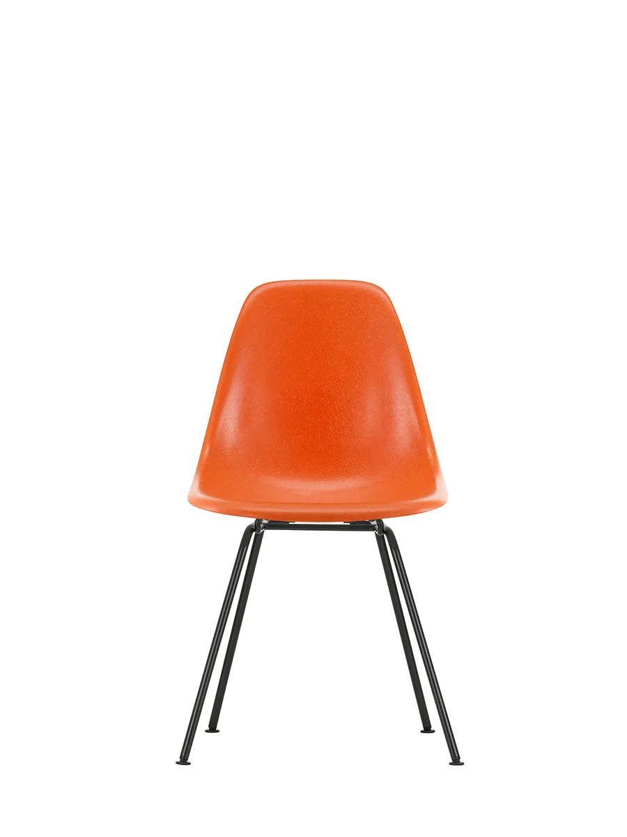 Eames Fiberglass Chair DSX, sortlakeret fra Vitra