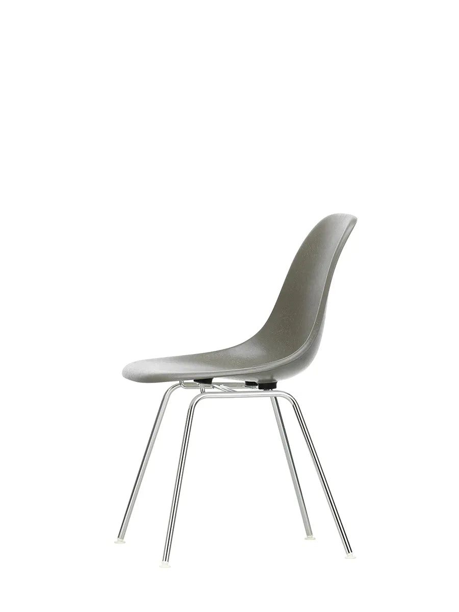 Eames Fiberglass Chair DSX, krom fra Vitra