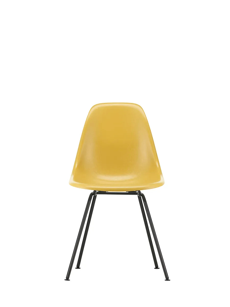 Eames Fiberglass Chair DSX, sortlakeret fra Vitra - Eames Ochre Light - Jacobsen Plus