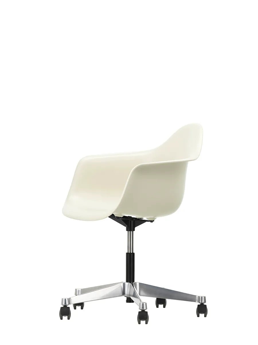Eames Plastic Armchair PACC fra Vitra