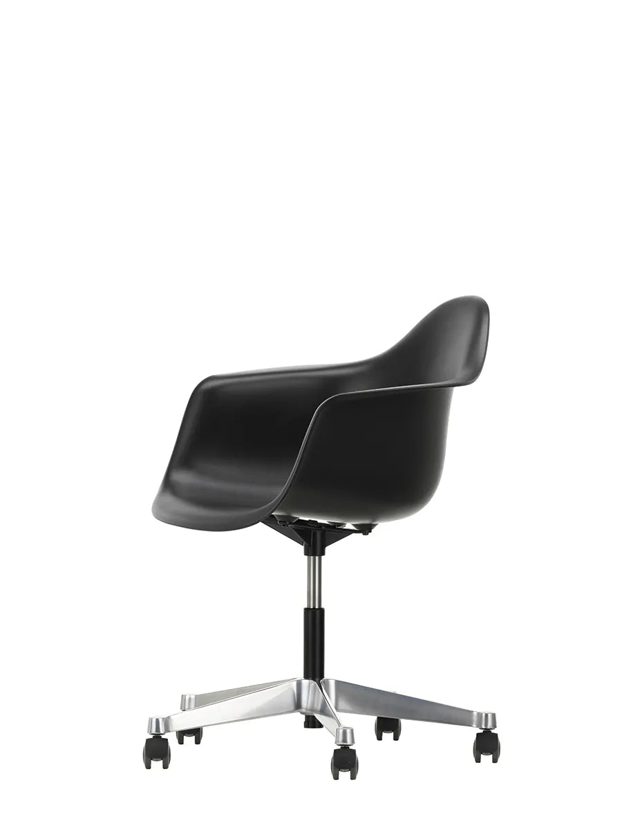 Eames Plastic Armchair PACC fra Vitra
