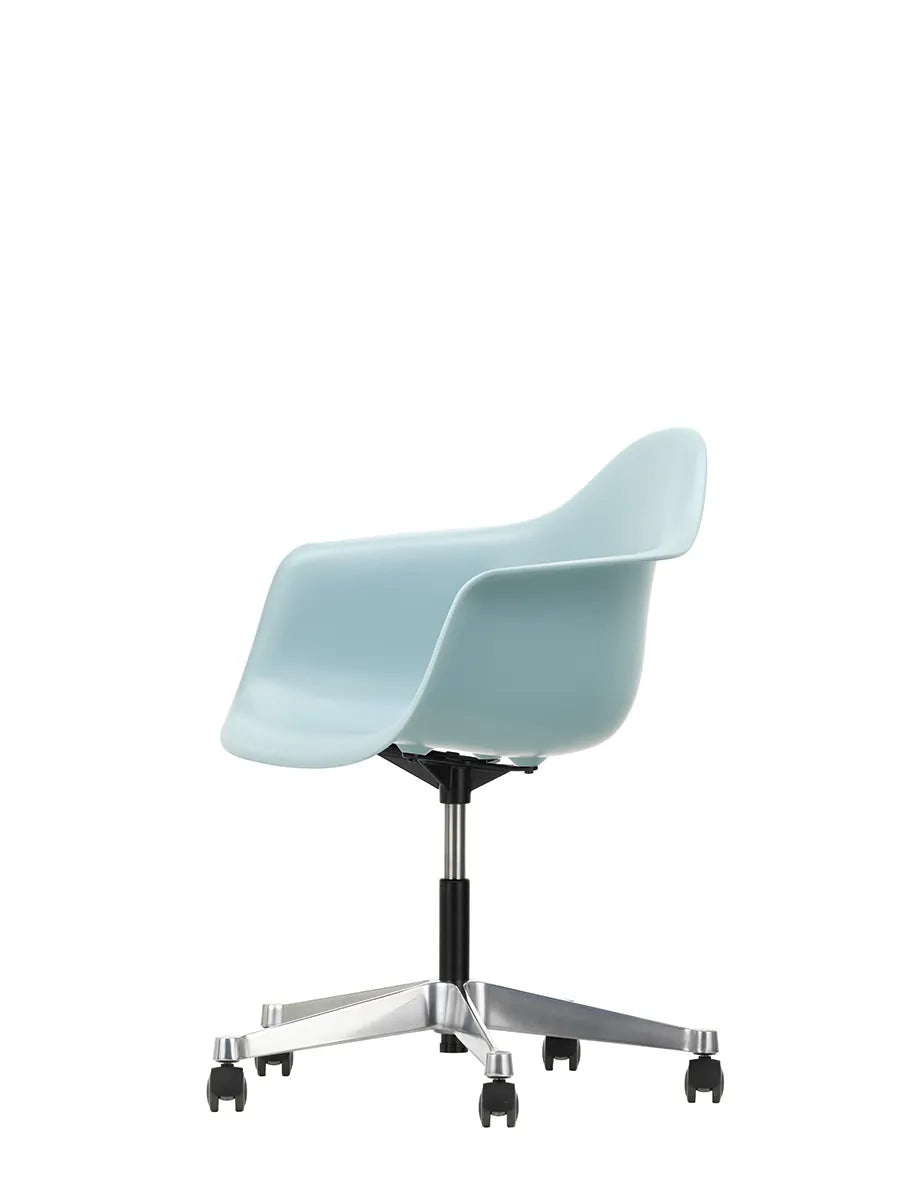 Eames Plastic Armchair PACC fra Vitra