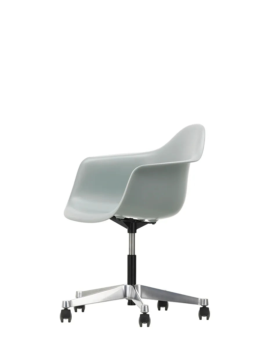 Eames Plastic Armchair PACC fra Vitra