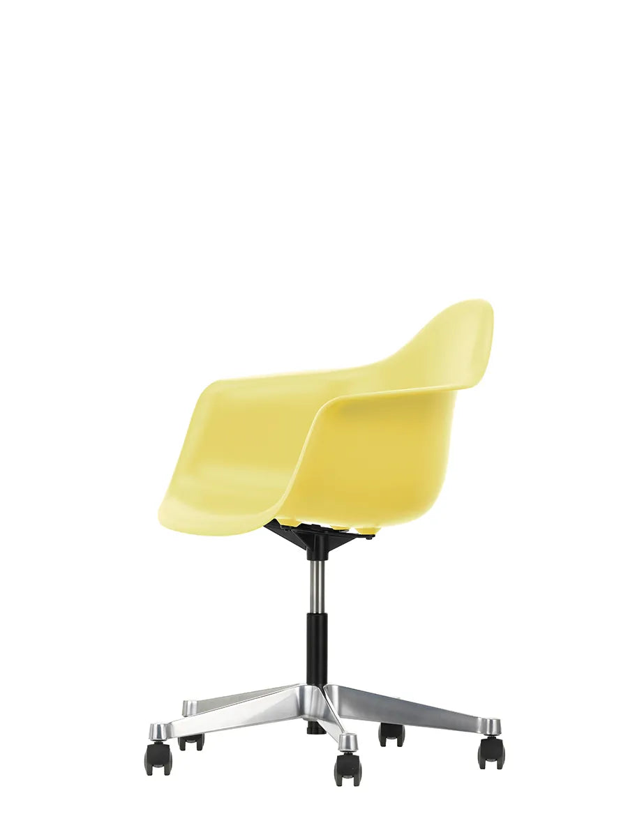 Eames Plastic Armchair PACC fra Vitra