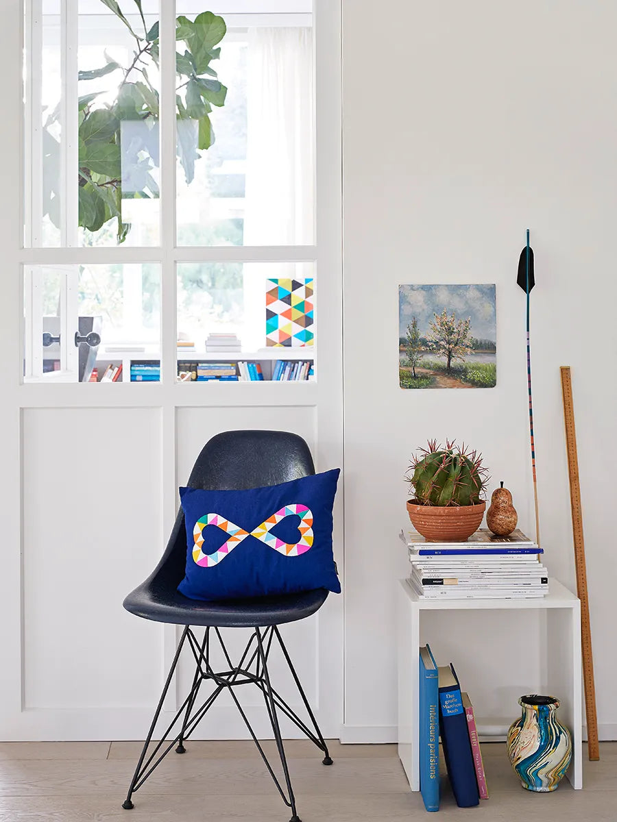 Eames Fiberglass Chair DSR, sortlakeret fra Vitra