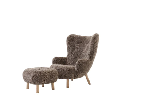 Petra VB3 inkl. Skammel, sheepskin sahara fra &Tradition - Valnød - Jacobsen Plus