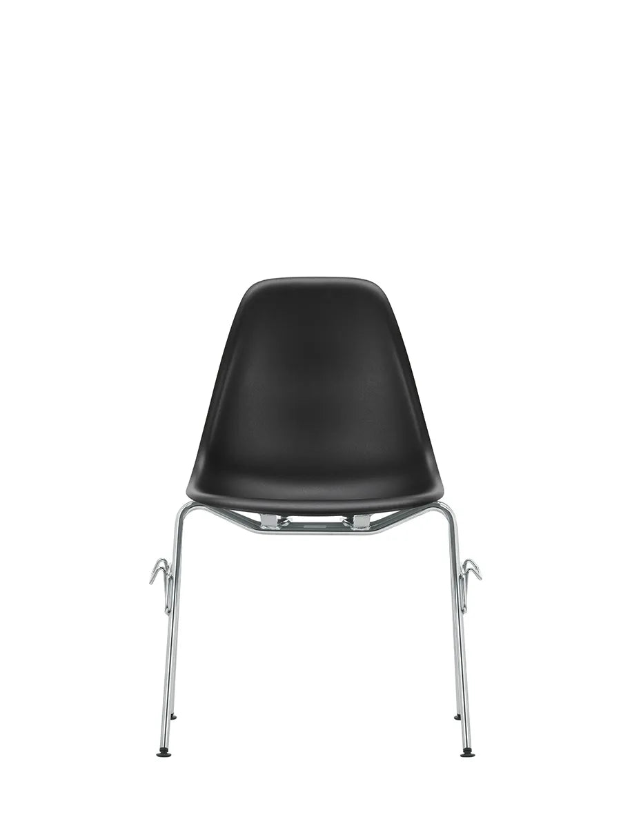 Eames Plastic Side Chair DSS, stabelbar fra Vitra