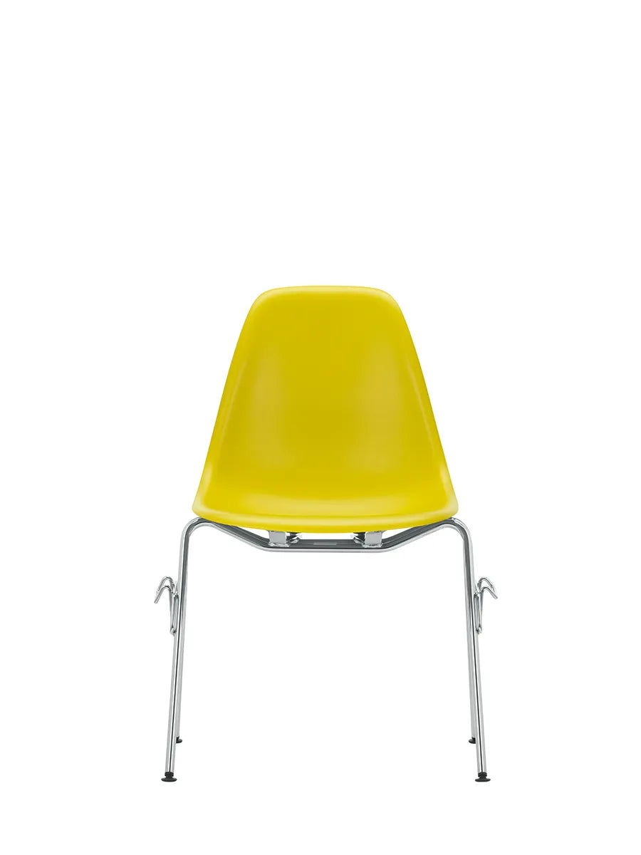 Eames Plastic Side Chair DSS, stabelbar fra Vitra