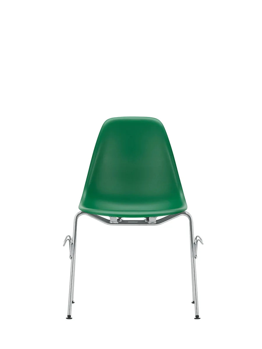 Eames Plastic Side Chair DSS, stabelbar fra Vitra