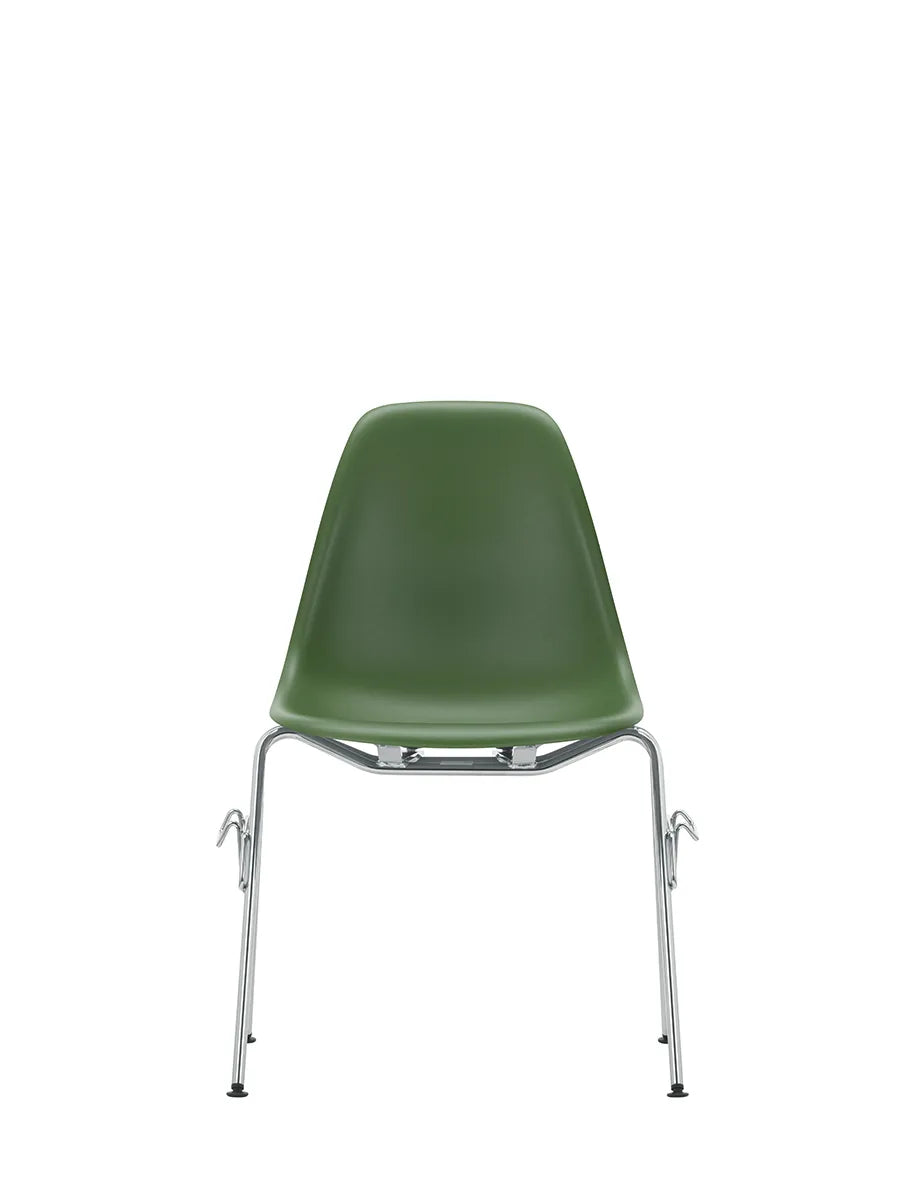 Eames Plastic Side Chair DSS, stabelbar fra Vitra