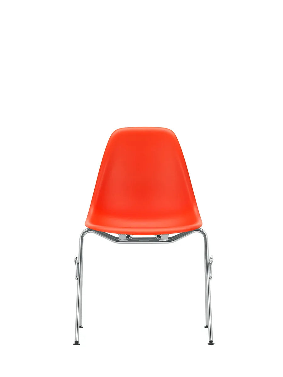 Eames Plastic Side Chair DSS-N, stabelbar fra Vitra