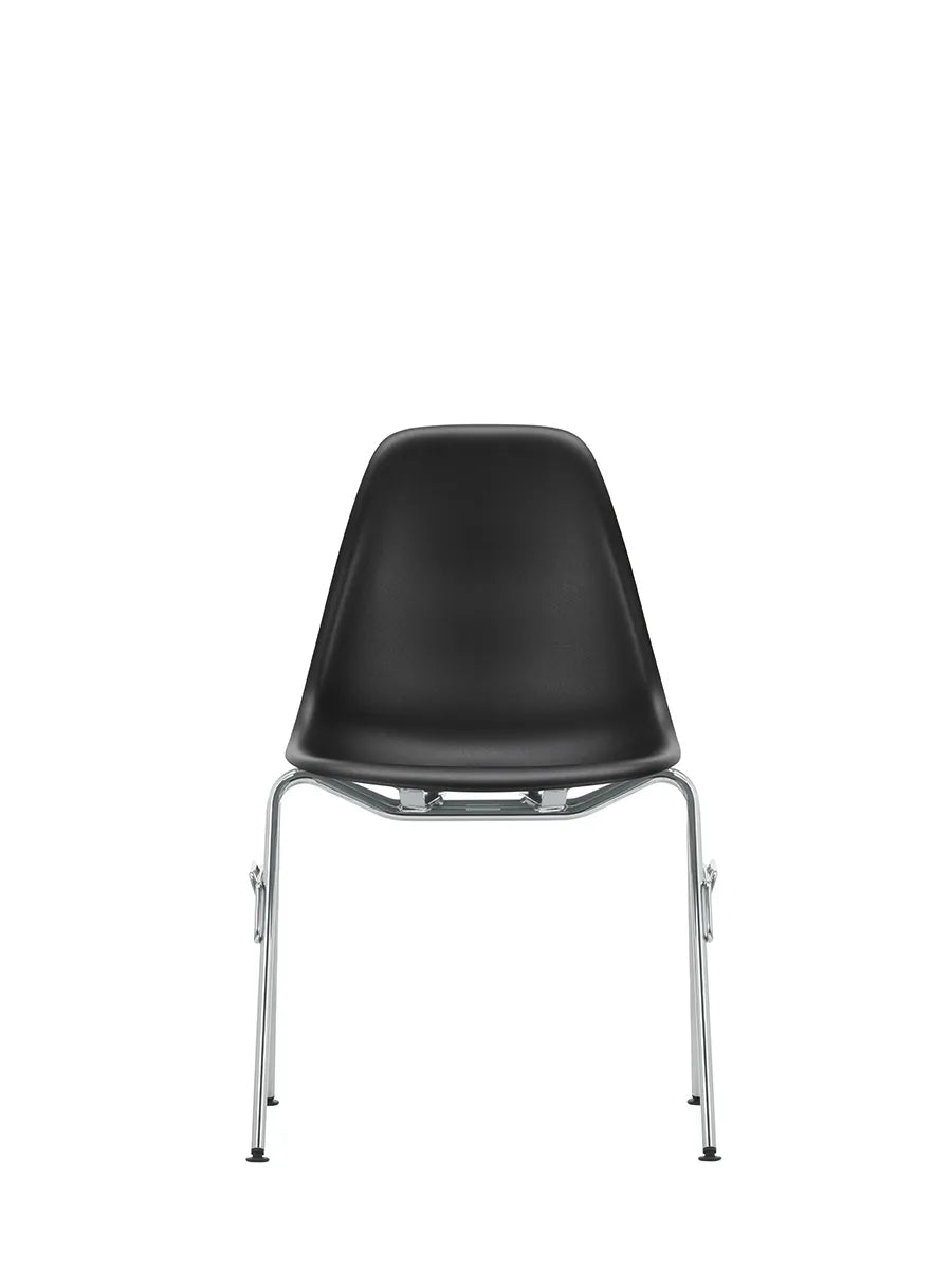 Eames Plastic Side Chair DSS-N, stabelbar fra Vitra