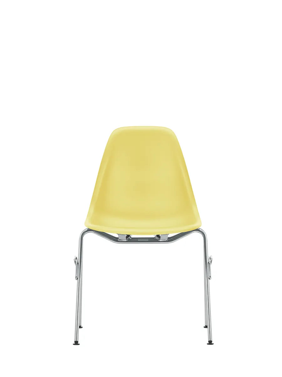 Eames Plastic Side Chair DSS-N, stabelbar fra Vitra