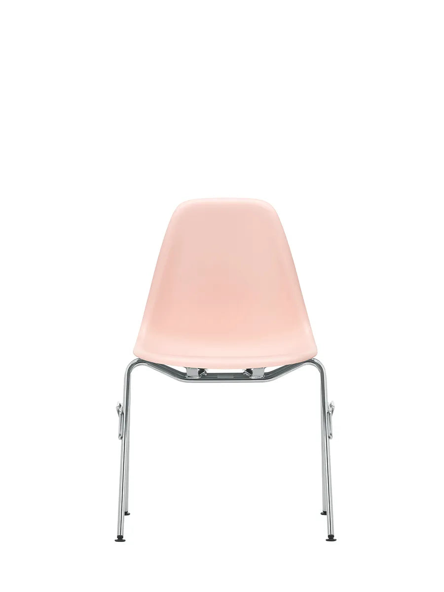 Eames Plastic Side Chair DSS-N, stabelbar fra Vitra