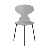 3100 Myren med 3 ben, sort stel af Arne Jacobsen - Farvet finér - Ask - Nine Grey (155) - Jacobsen Plus