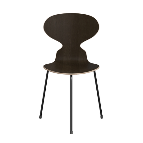 3100 Myren med 3 ben, sort stel af Arne Jacobsen - Klar lakeret finér - Eg - Mørkbejdset - Jacobsen Plus