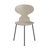 3100 Myren med 3 ben, sort stel af Arne Jacobsen - Lakeret finér - Light Beige (130) - Jacobsen Plus