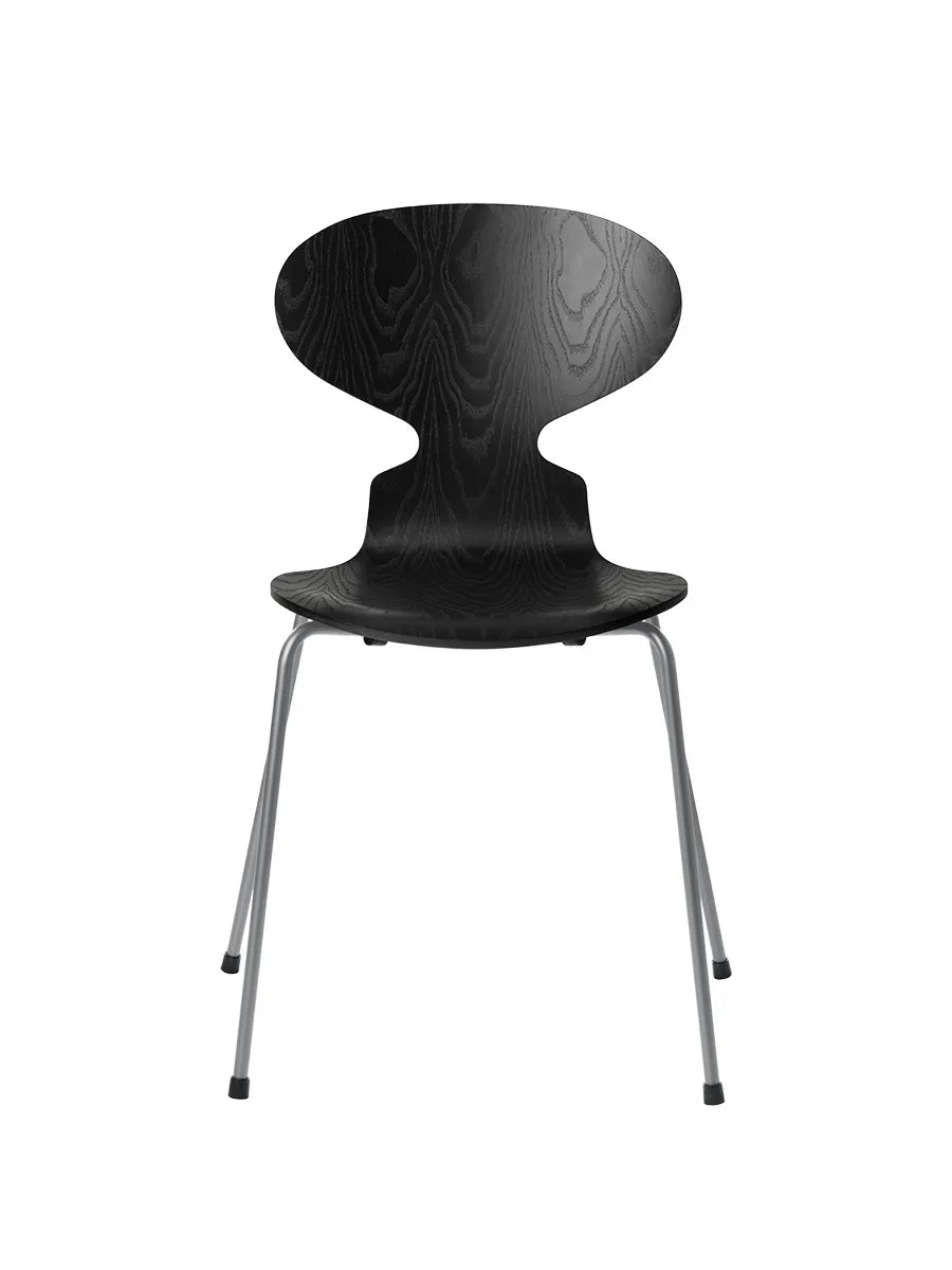 3101 Myren Stol i farvet ask af Arne Jacobsen