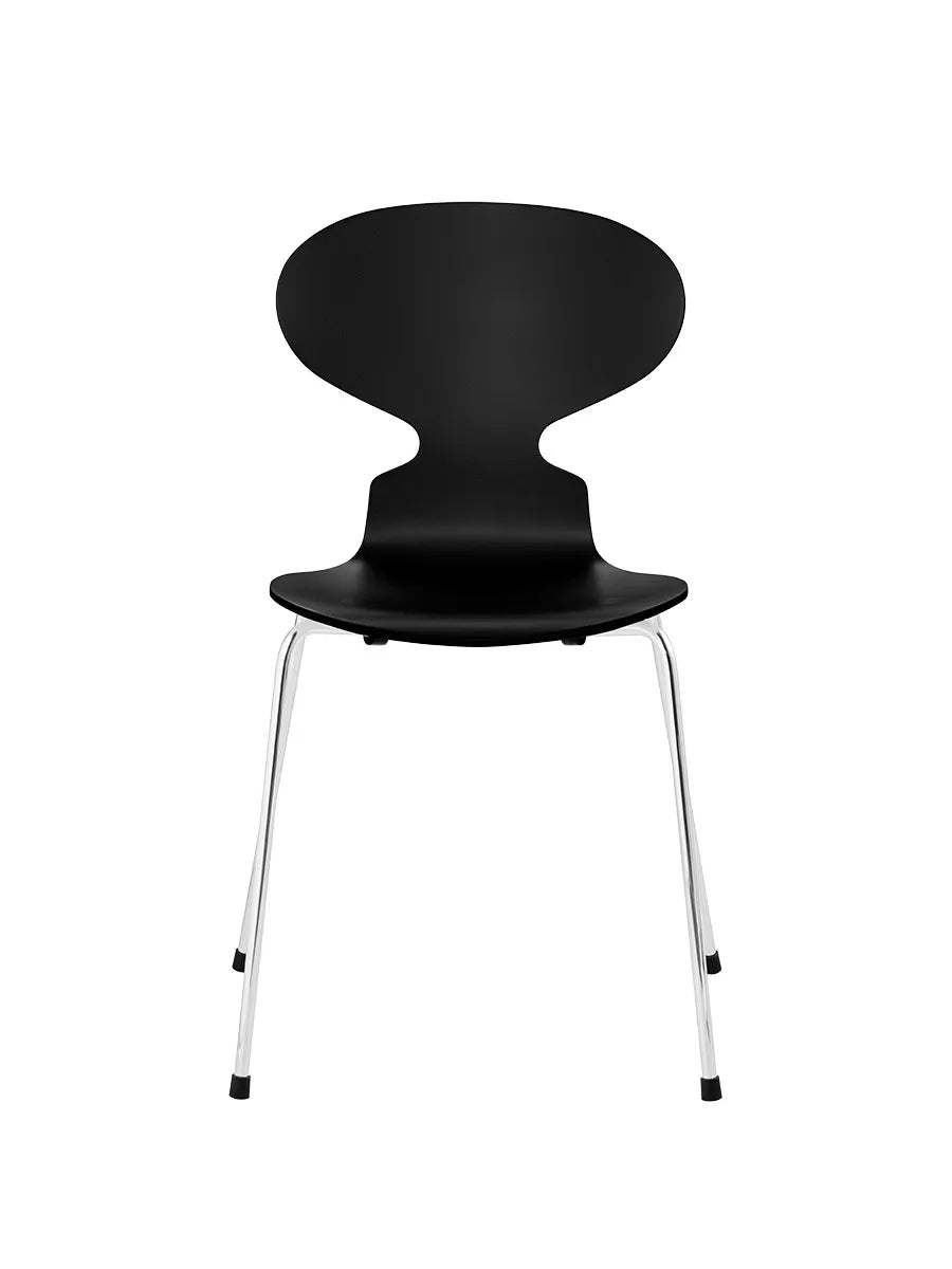 3101 Myren Stol lakeret af Arne Jacobsen - Sort / Krom - Jacobsen Plus