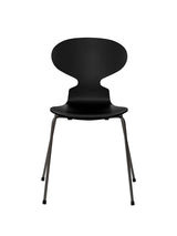 3101 Myren Stol lakeret af Arne Jacobsen - Sort / Warm Graphite - Jacobsen Plus