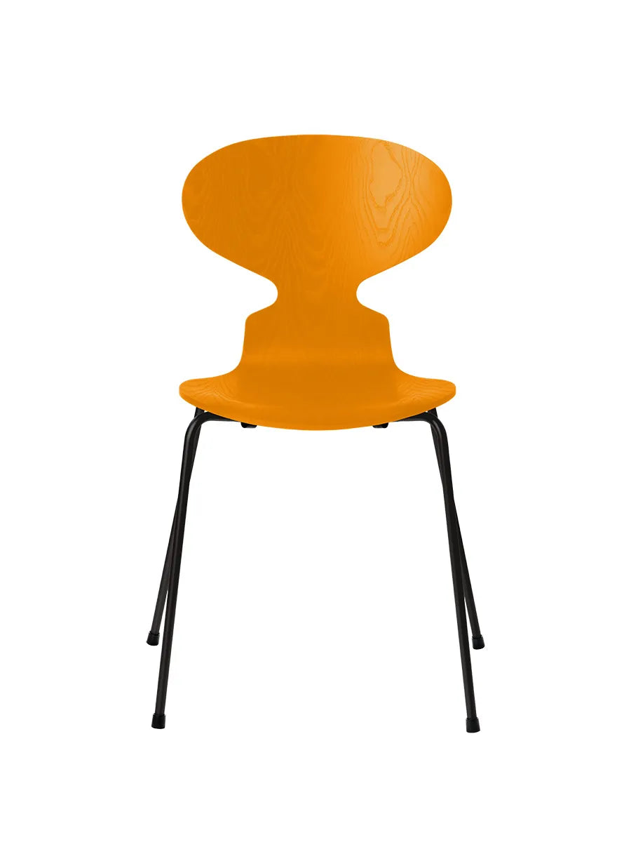 3101 Myren Stol i farvet ask af Arne Jacobsen - Burnt Yellow / Sort - Jacobsen Plus