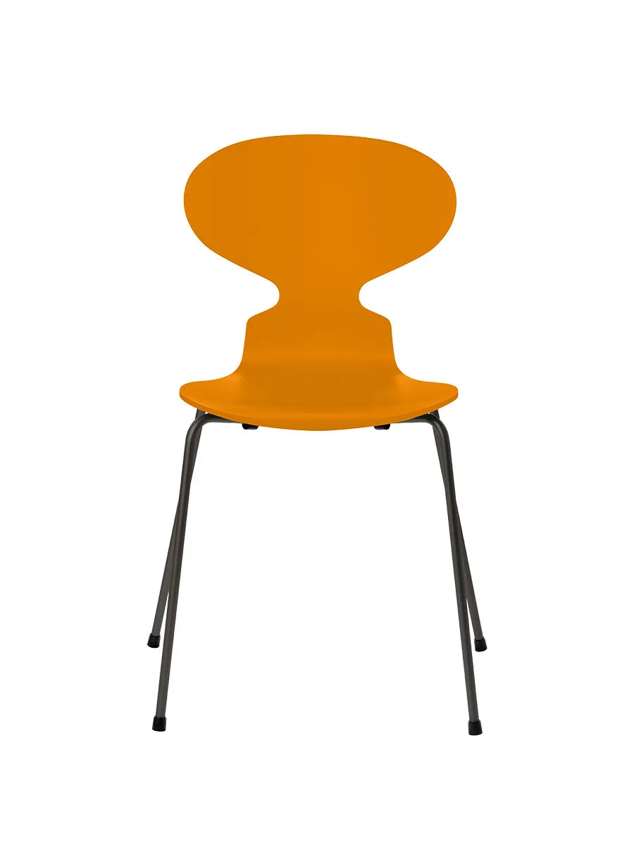 3101 Myren Stol lakeret af Arne Jacobsen - Burnt Yellow / Warm Graphite - Jacobsen Plus