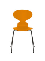 3101 Myren Stol lakeret af Arne Jacobsen - Burnt Yellow / Warm Graphite - Jacobsen Plus
