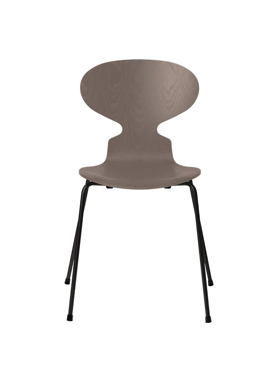 3101 Myren Stol i farvet ask af Arne Jacobsen - Deep Clay / Sort - Jacobsen Plus