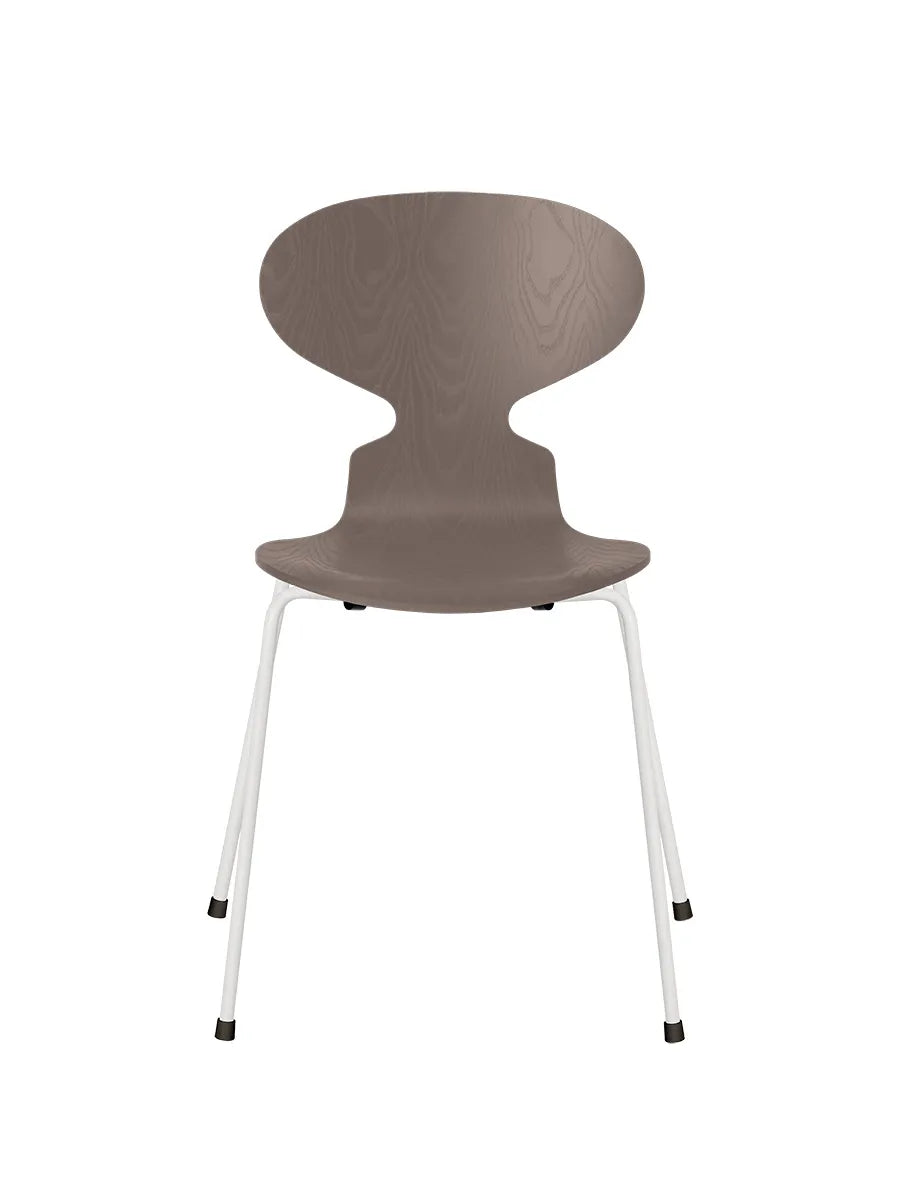 3101 Myren Stol i farvet ask af Arne Jacobsen - Deep Clay / Hvid - Jacobsen Plus