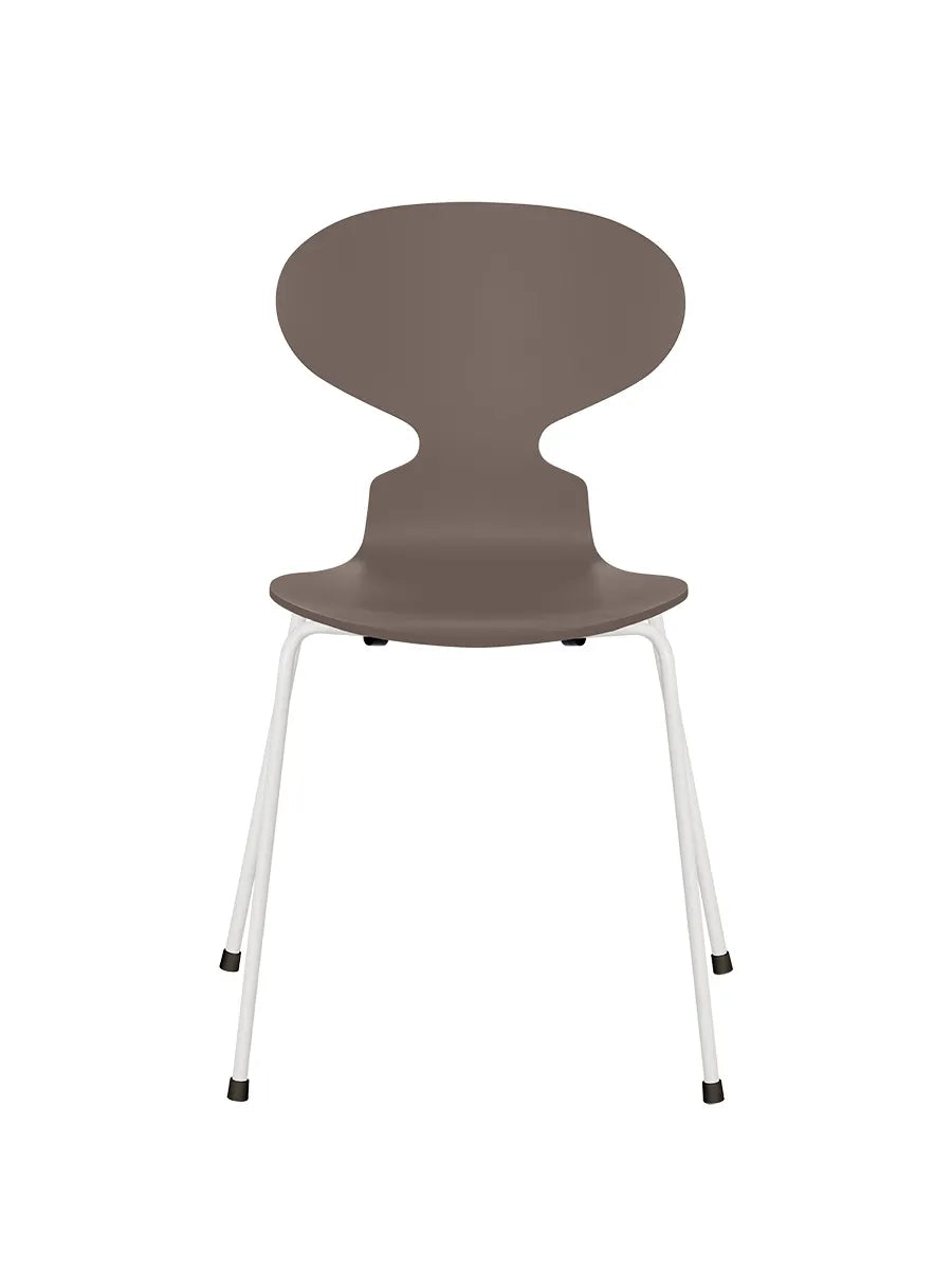 3101 Myren Stol lakeret af Arne Jacobsen - Deep Clay / Hvid - Jacobsen Plus
