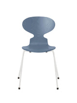3101 Myren Stol i farvet ask af Arne Jacobsen - Dusk Blue / Hvid - Jacobsen Plus