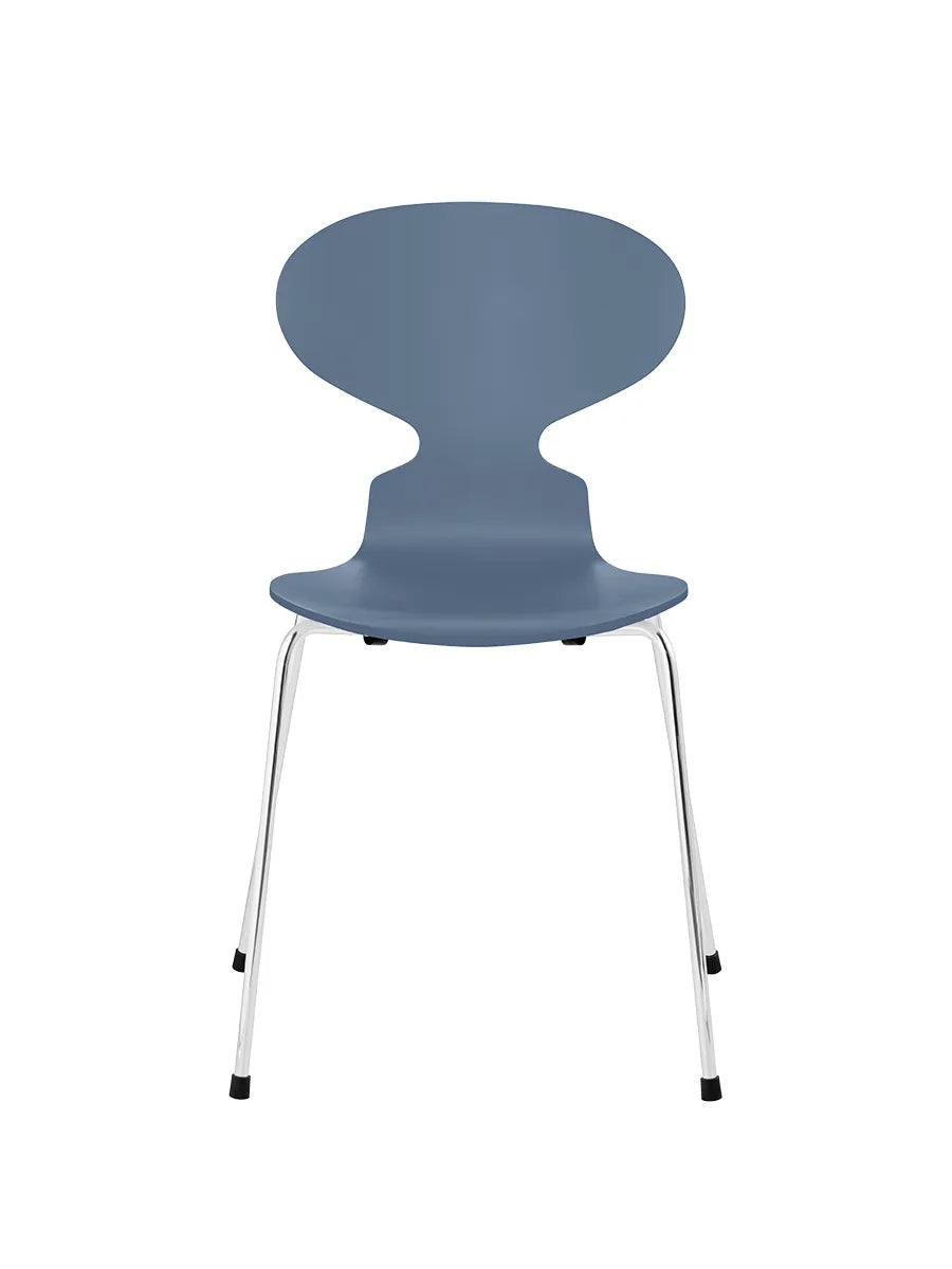 3101 Myren Stol lakeret af Arne Jacobsen