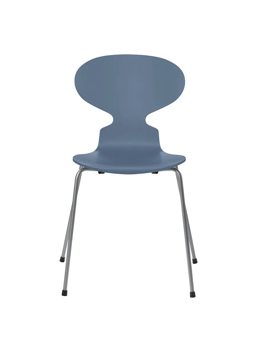 3101 Myren Stol lakeret af Arne Jacobsen - Dusk Blue / Silver Grey - Jacobsen Plus