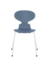 3101 Myren Stol lakeret af Arne Jacobsen - Dusk Blue / Hvid - Jacobsen Plus