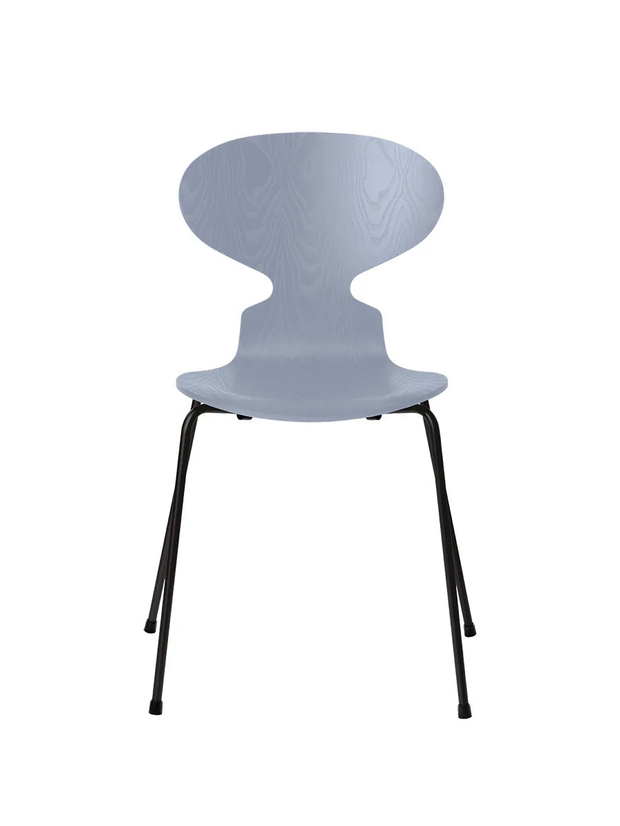 3101 Myren Stol i farvet ask af Arne Jacobsen - Lavender Blue / Sort - Jacobsen Plus