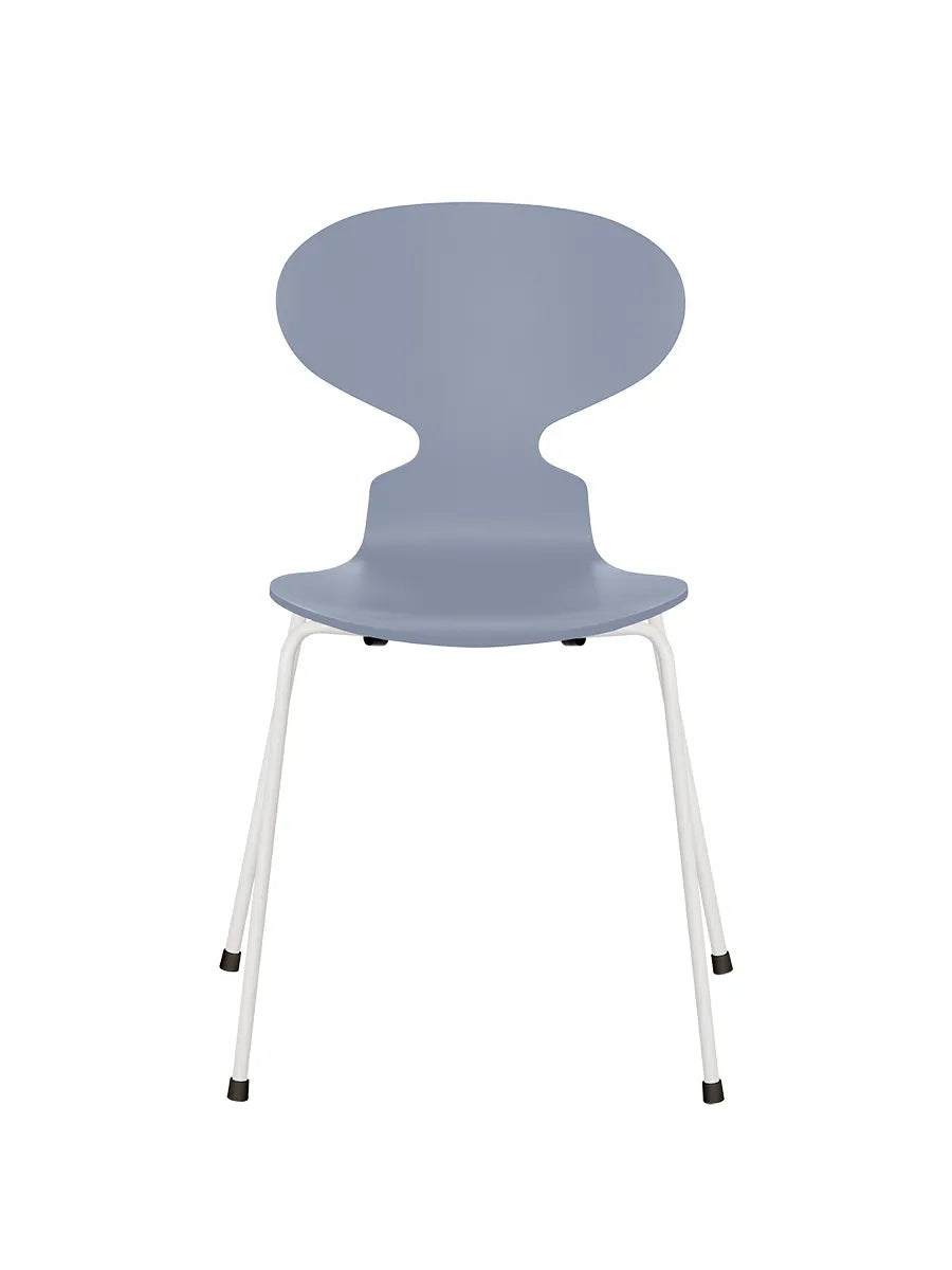 3101 Myren Stol lakeret af Arne Jacobsen - Lavender Blue / Hvid - Jacobsen Plus