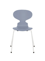 3101 Myren Stol lakeret af Arne Jacobsen - Lavender Blue / Hvid - Jacobsen Plus